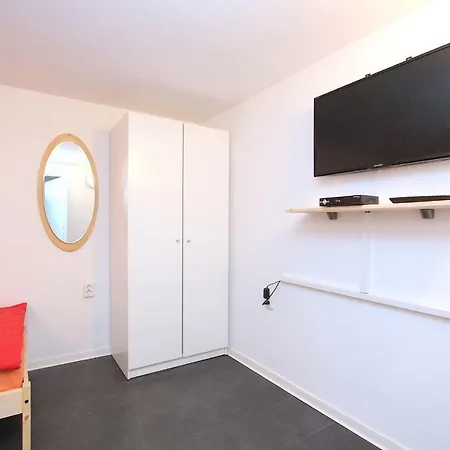 Privat-souterrain-apartment *