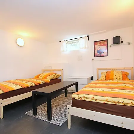 Privat-souterrain-apartment Lejlighed *