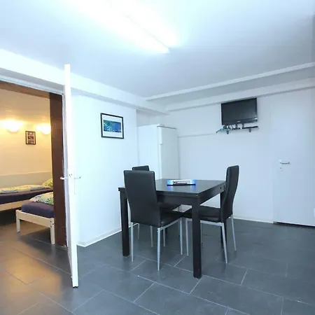 Privat-souterrain-apartment *